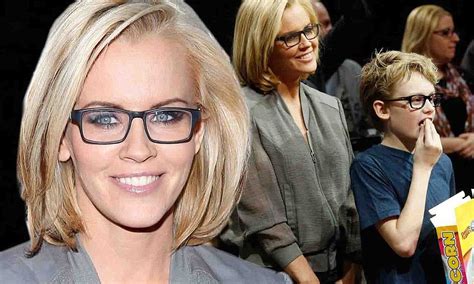 Jenny McCarthy Enjoys Hardcore Sex and Shows Her Pussy Up。